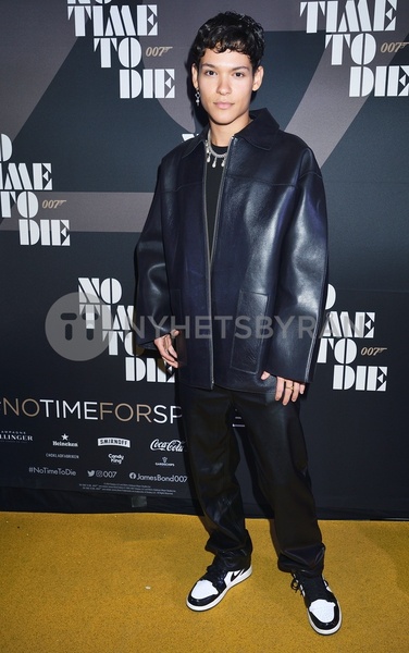 omar_rudberg_james_bond_premiere_281029.jpg